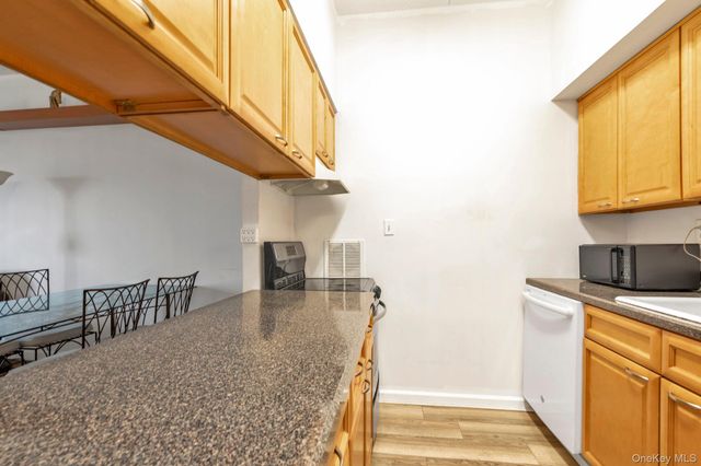 725 Miller Avenue 106, Freeport, NY 11520