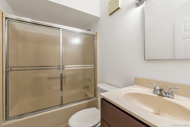 725 Miller Avenue 106, Freeport, NY 11520