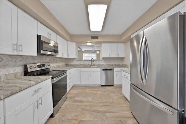 1818 Burr Oak Street, Arlington, TX 76012