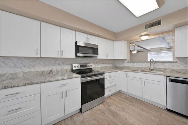 1818 Burr Oak Street, Arlington, TX 76012