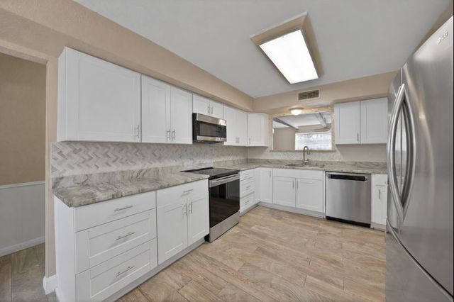 1818 Burr Oak Street, Arlington, TX 76012