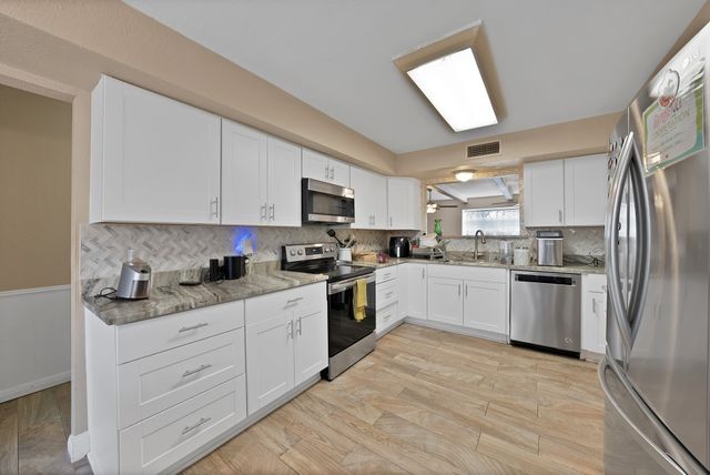 1818 Burr Oak Street, Arlington, TX 76012