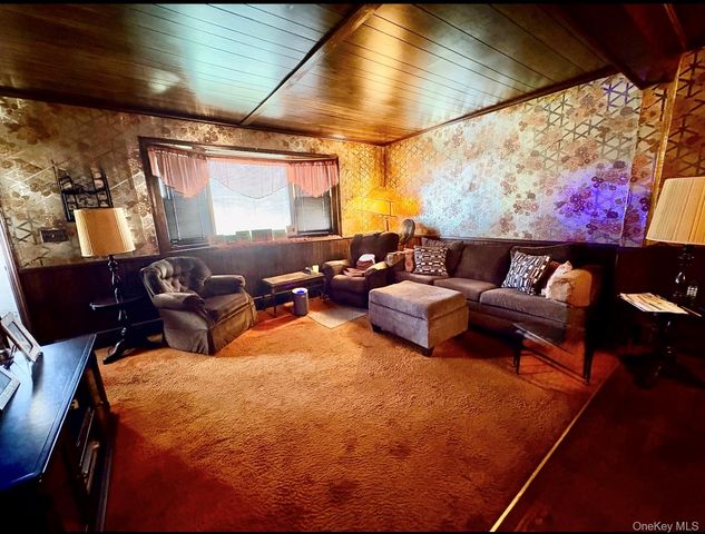 111 King Street, Malverne, NY 11565