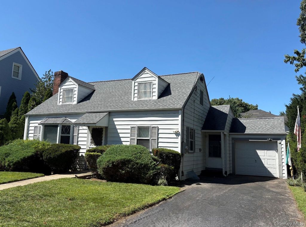 111 King Street, Malverne, NY 11565 — photo 2