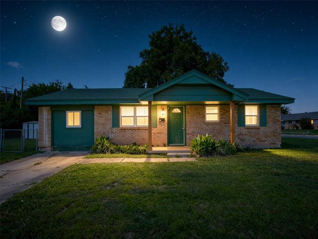 901 SW 3rd Street, Moore, OK 73160