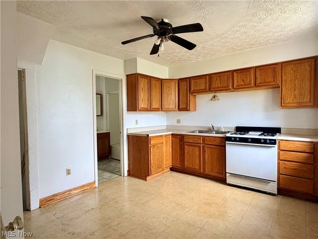 1304 Lakeshore Boulevard, Akron, OH 44301