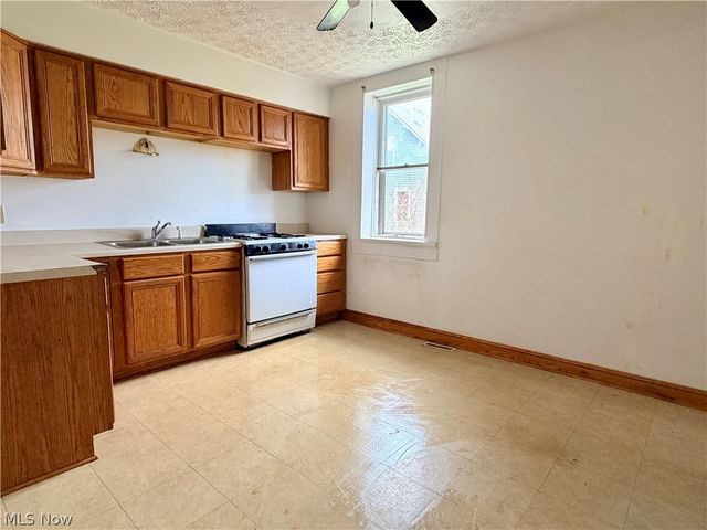 1304 Lakeshore Boulevard, Akron, OH 44301
