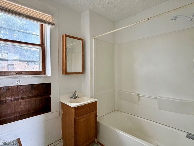 1304 Lakeshore Boulevard, Akron, OH 44301