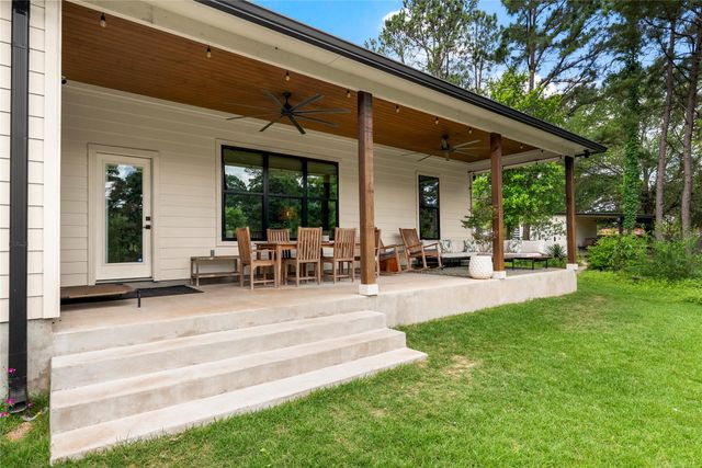 111 Green Grass LN, Bastrop, TX 78602