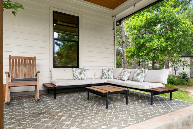 111 Green Grass LN, Bastrop, TX 78602