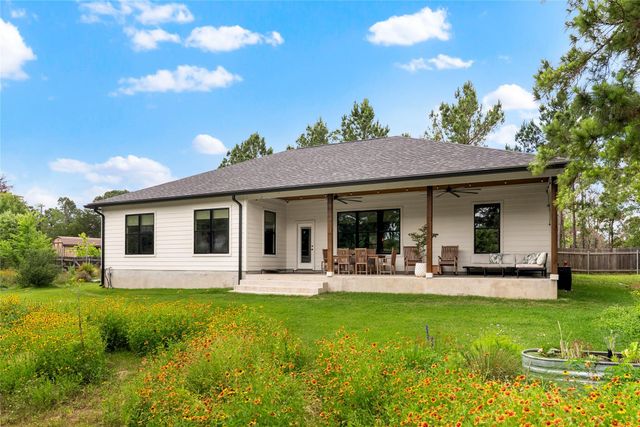 111 Green Grass LN, Bastrop, TX 78602