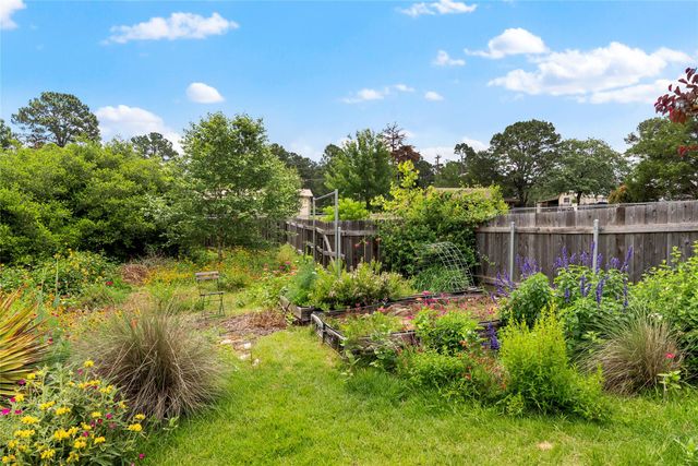 111 Green Grass LN, Bastrop, TX 78602