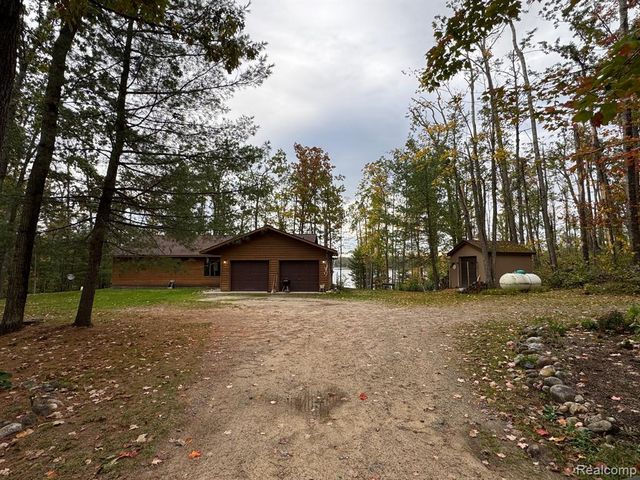 1475 Aarons Road, Lewiston, MI 49756