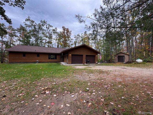 1475 Aarons Road, Lewiston, MI 49756