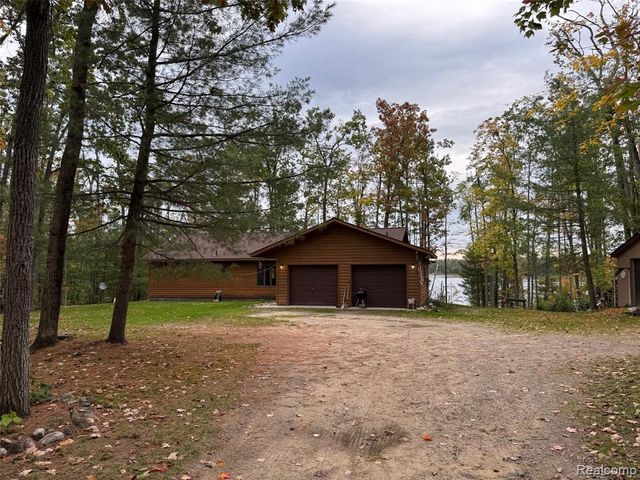 1475 Aarons Road, Lewiston, MI 49756