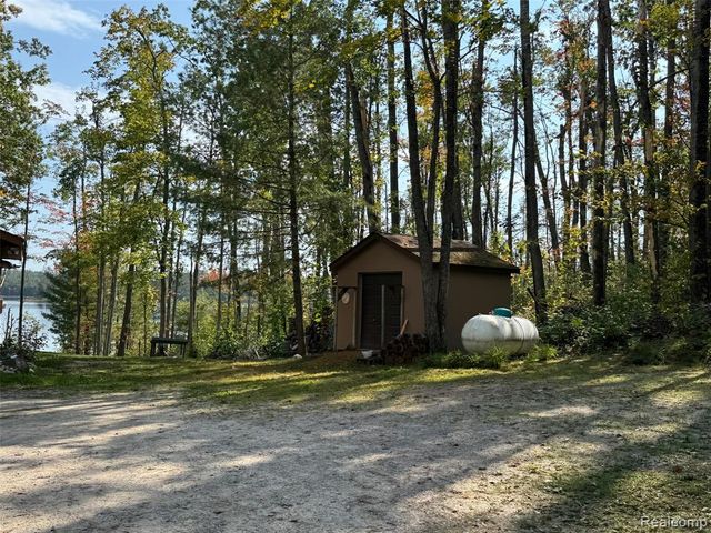 1475 Aarons Road, Lewiston, MI 49756