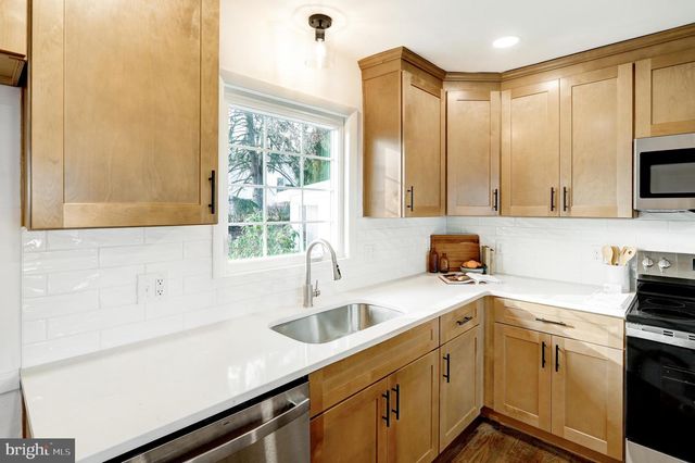 1330 CHAPEL DR, York, PA 17404