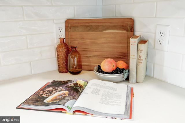 1330 CHAPEL DR, York, PA 17404