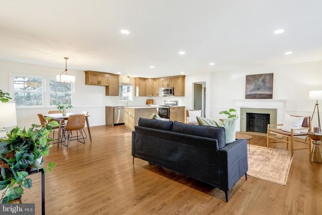 1330 CHAPEL DR, York, PA 17404