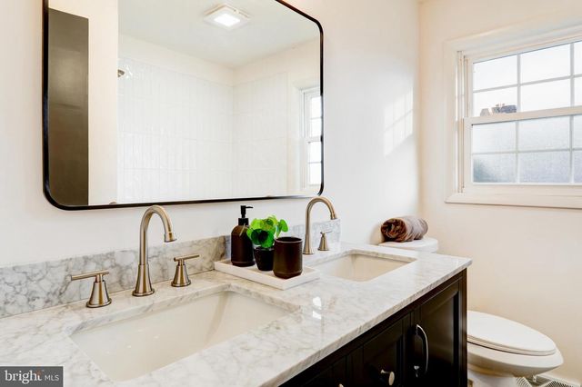 1330 CHAPEL DR, York, PA 17404