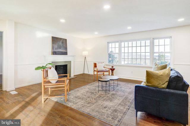 1330 CHAPEL DR, York, PA 17404