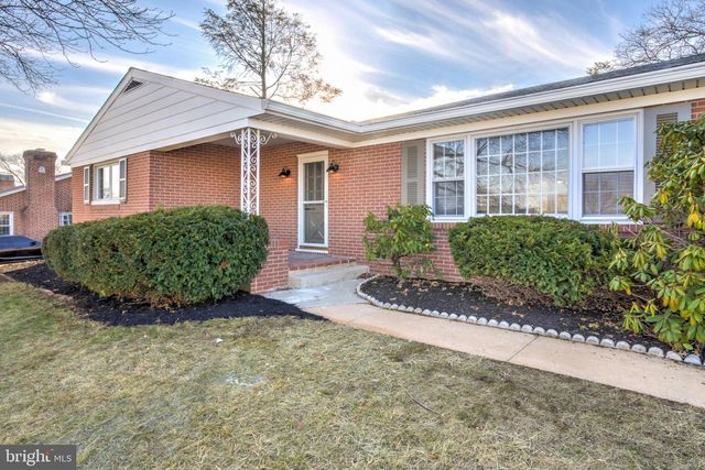 1330 CHAPEL DR, York, PA 17404