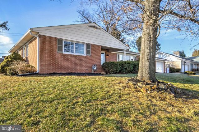 1330 CHAPEL DR, York, PA 17404