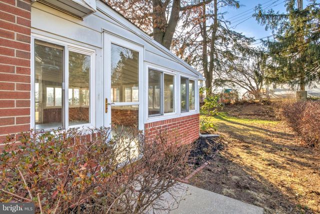 1330 CHAPEL DR, York, PA 17404