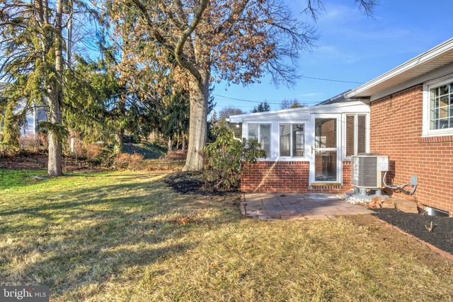 1330 CHAPEL DR, York, PA 17404