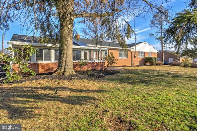 1330 CHAPEL DR, York, PA 17404