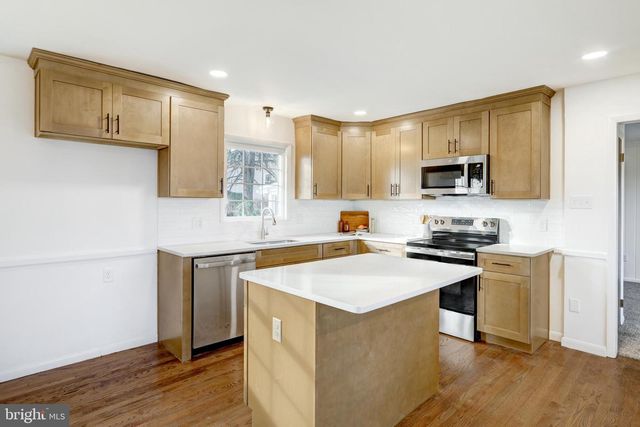 1330 CHAPEL DR, York, PA 17404