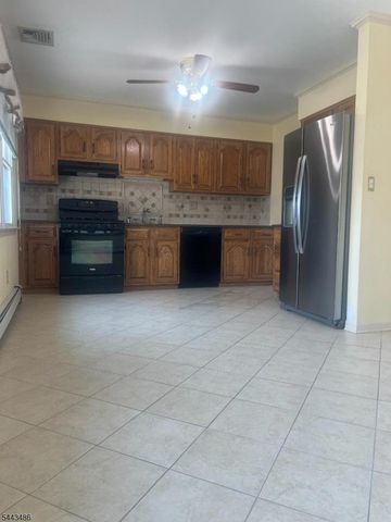 18 Rosengren Ave, Totowa Boro, NJ 07512
