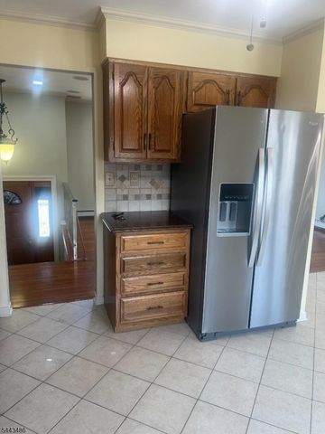 18 Rosengren Ave, Totowa Boro, NJ 07512