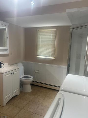 18 Rosengren Ave, Totowa Boro, NJ 07512
