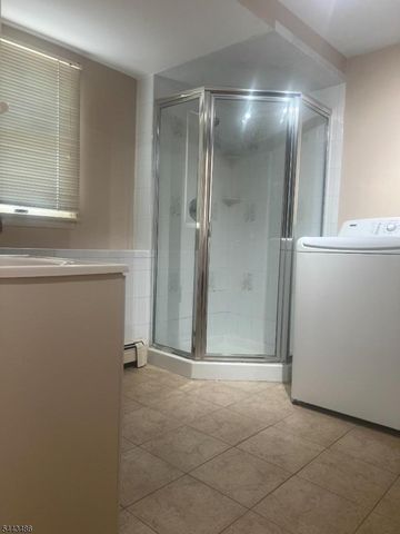 18 Rosengren Ave, Totowa Boro, NJ 07512
