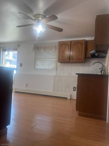 18 Rosengren Ave, Totowa Boro, NJ 07512