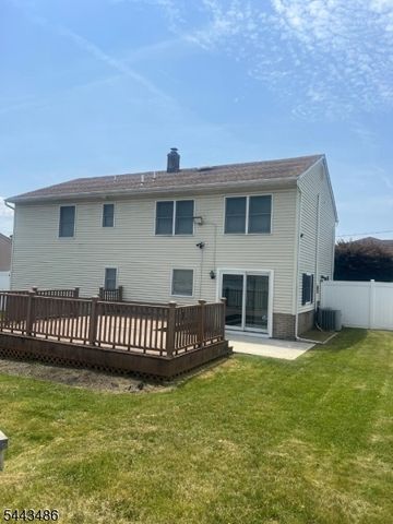 18 Rosengren Ave, Totowa Boro, NJ 07512