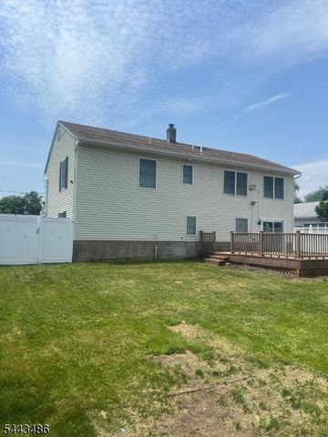 18 Rosengren Ave, Totowa Boro, NJ 07512