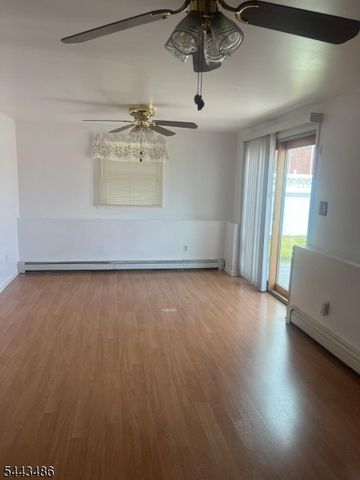 18 Rosengren Ave, Totowa Boro, NJ 07512