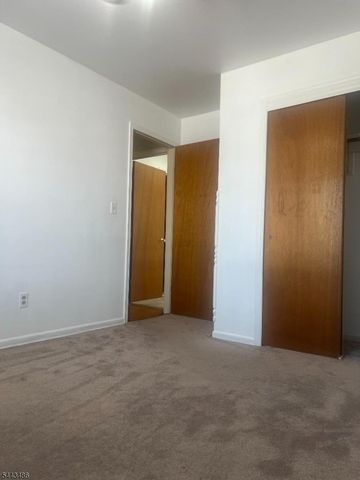 18 Rosengren Ave, Totowa Boro, NJ 07512