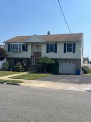 18 Rosengren Ave, Totowa Boro, NJ 07512