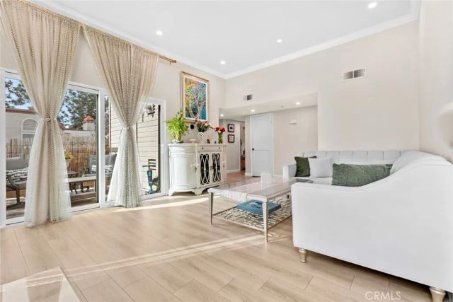 427 E Orange Grove Ave 301, Burbank, CA 91501