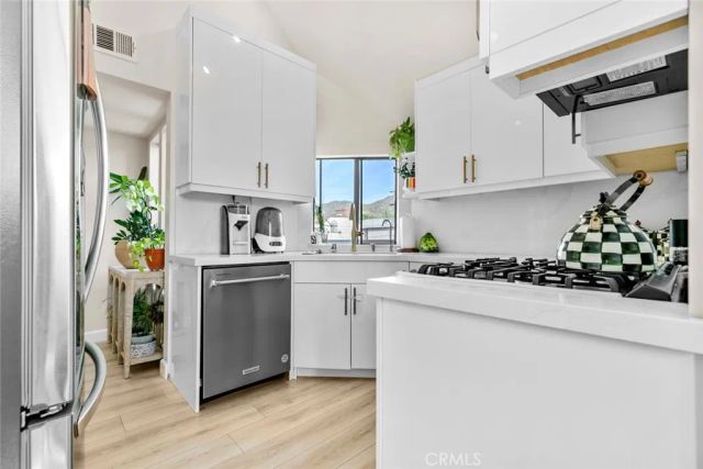 427 E Orange Grove Ave 301, Burbank, CA 91501
