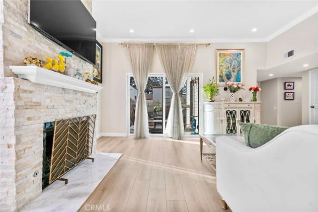 427 E Orange Grove Ave 301, Burbank, CA 91501