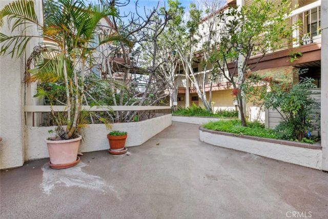 427 E Orange Grove Ave 301, Burbank, CA 91501