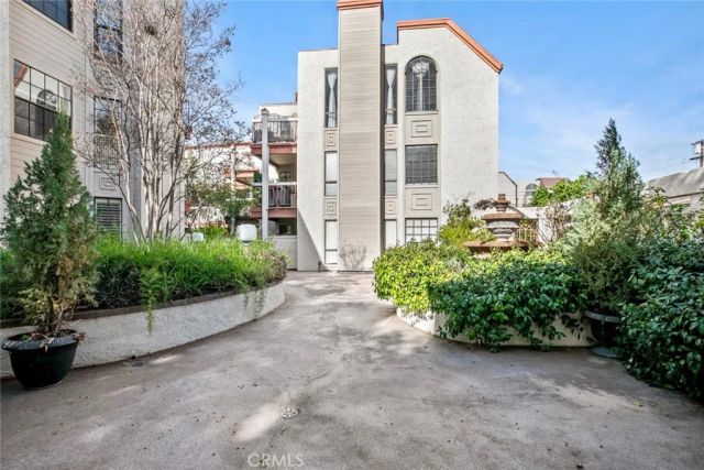 427 E Orange Grove Ave 301, Burbank, CA 91501