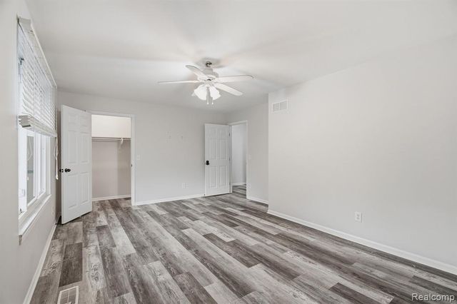 16842 Edloytom Way, Clinton Township, MI 48038