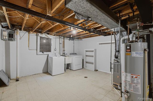 16842 Edloytom Way, Clinton Township, MI 48038