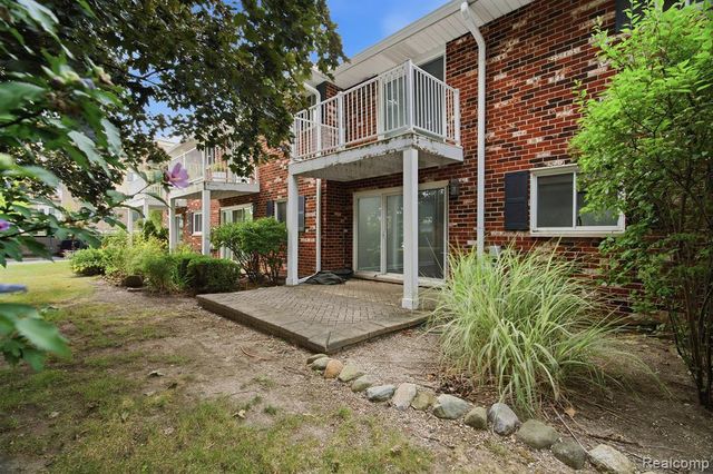 16842 Edloytom Way, Clinton Township, MI 48038