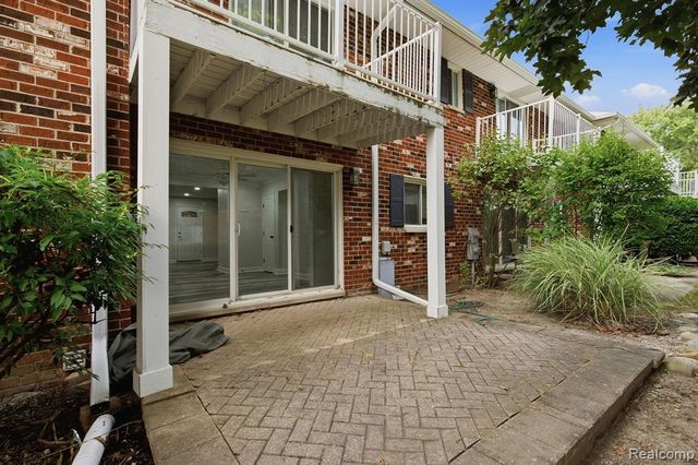16842 Edloytom Way, Clinton Township, MI 48038